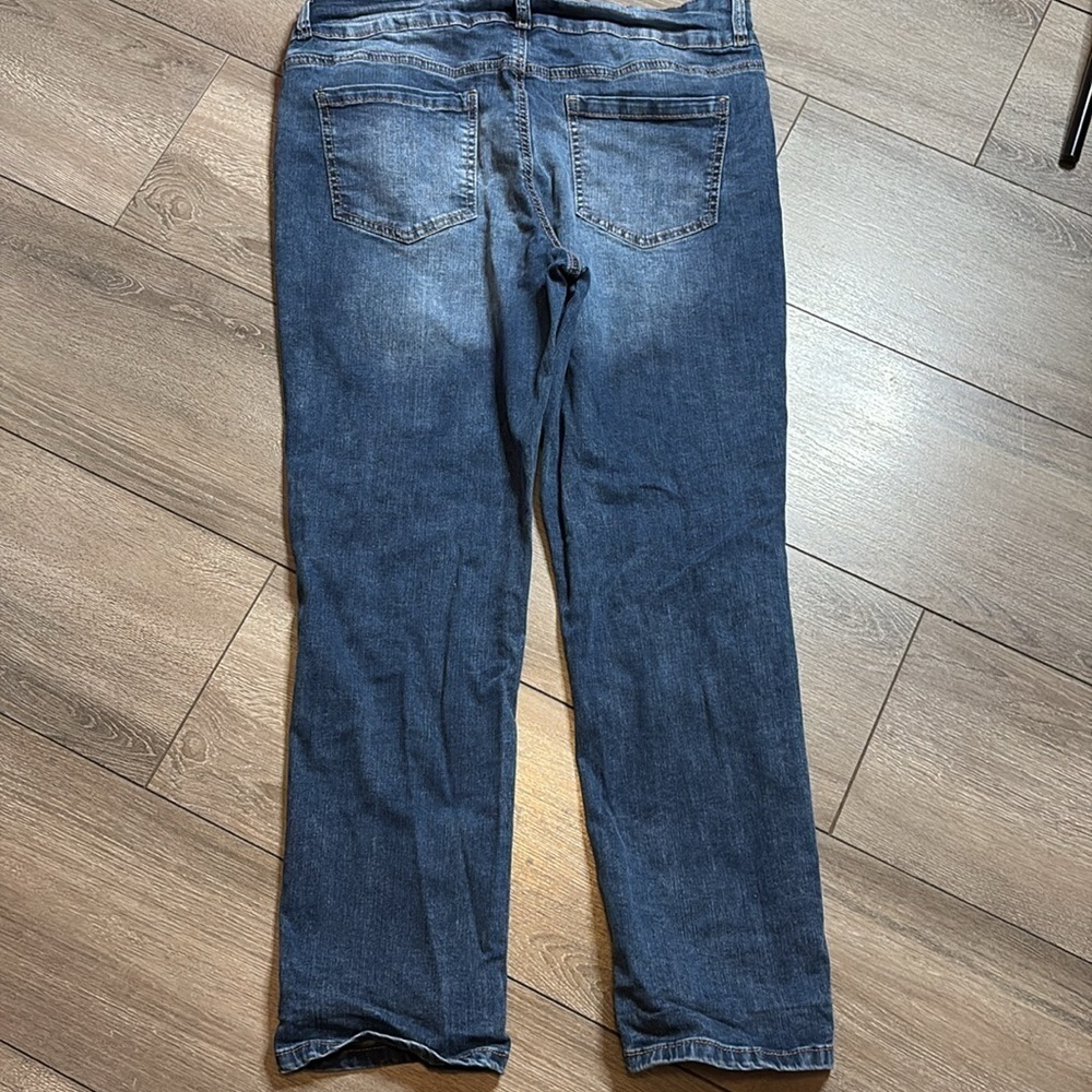 18. My style straight leg jeans - Picture 4 of 7